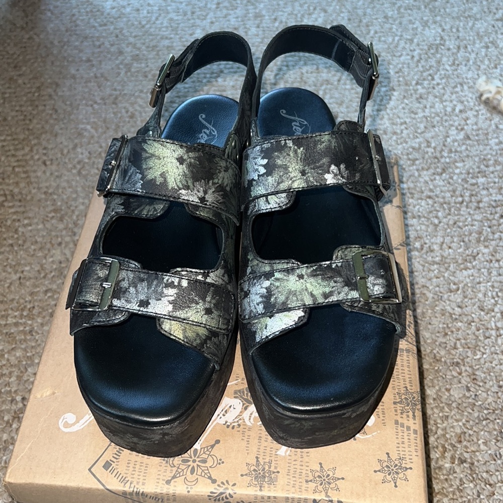 Free People Collection Follow Your Own Path Platform Daisy Print, size 38 - Picture 4 of 8